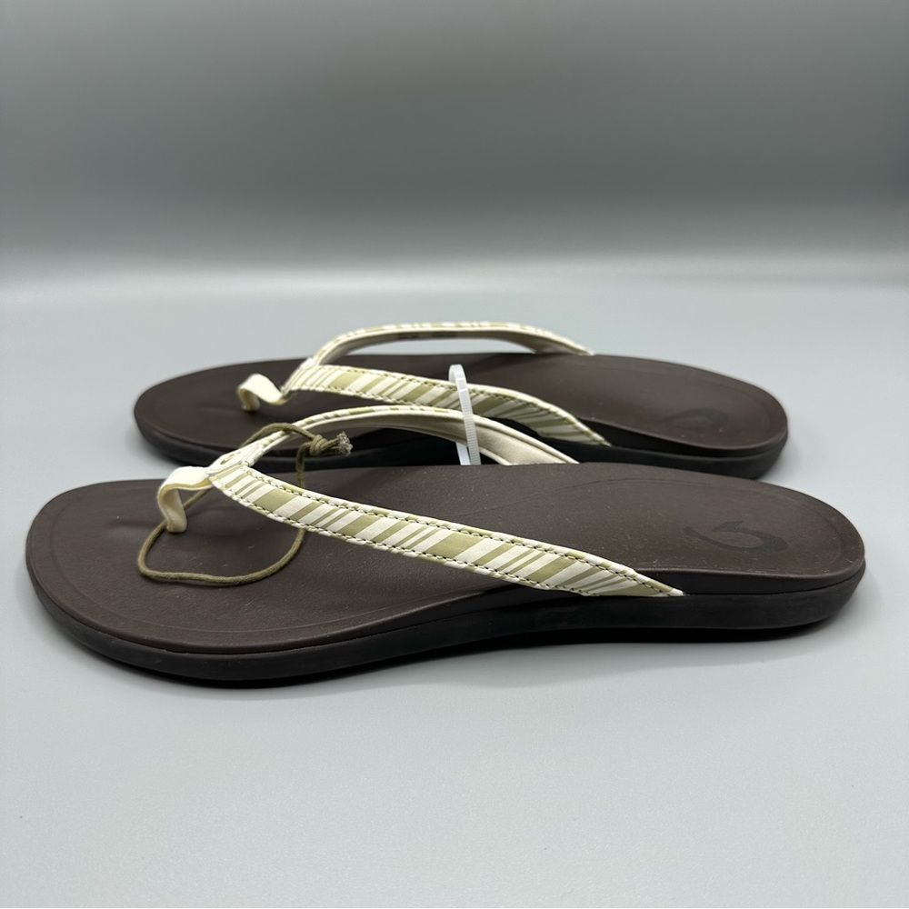 Olukai flip flops beach flat sandals women’s Size 11